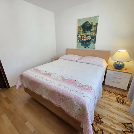 Blaz 3 - 5 Pax, Terrace With Sea View, 150 M From The Novi Vinodolski