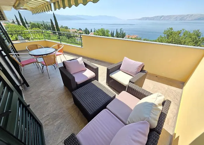 Blaz 3 - 5 Pax, Terrace With Sea View, 150 M From The Novi Vinodolski