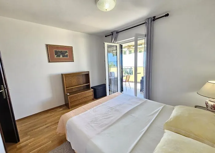 Blaz 3 - 5 Pax, Terrace With Sea View, 150 M From The * Novi Vinodolski