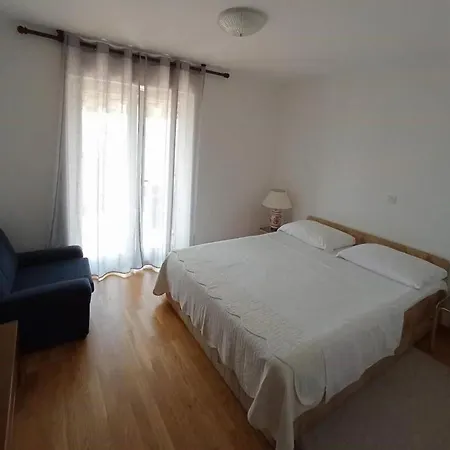 Apartment Blaz 3 - 5 Pax, Terrace With Sea View, 150 M From The Novi Vinodolski