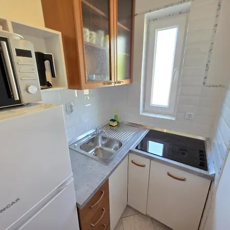 Blaz 3 - 5 Pax, Terrace With Sea View, 150 M From The Novi Vinodolski